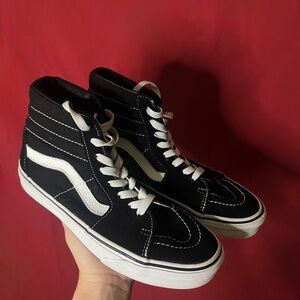 VANS Sk8-Hi Shoe , U.S SIZE Womens ( 7.0)  Mens (5.5) ONLY WORN TWICE